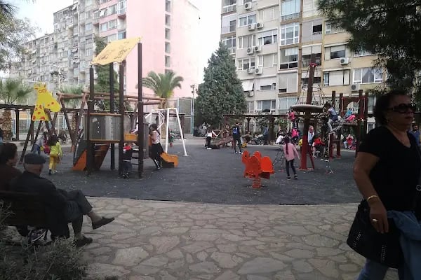 Karabağlar Belediyesi Uğur Mumcu Parkı - Resim 9