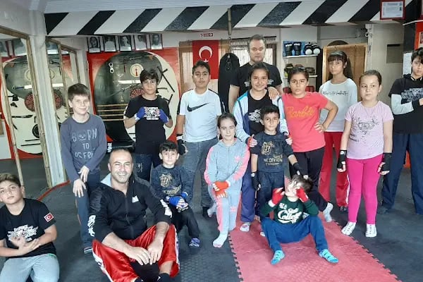 İzmir Yakın Dövüş Sanatları Eğitim Merkezi - Resim 2