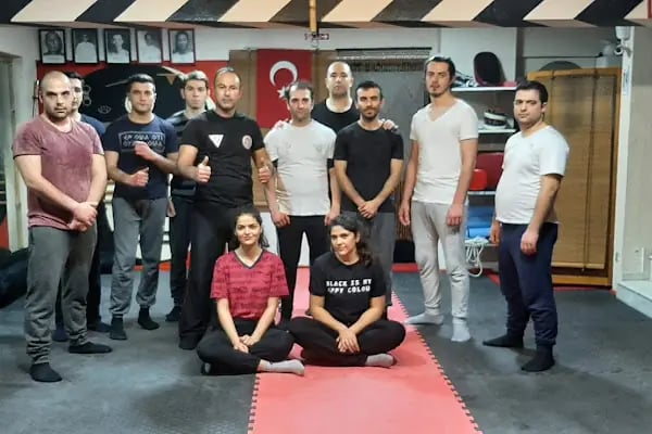 İzmir Yakın Dövüş Sanatları Eğitim Merkezi - Resim 8