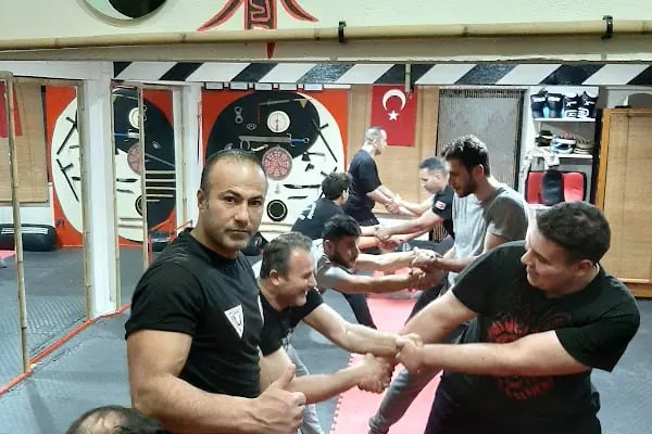 İzmir Yakın Dövüş Sanatları Eğitim Merkezi - Resim 4