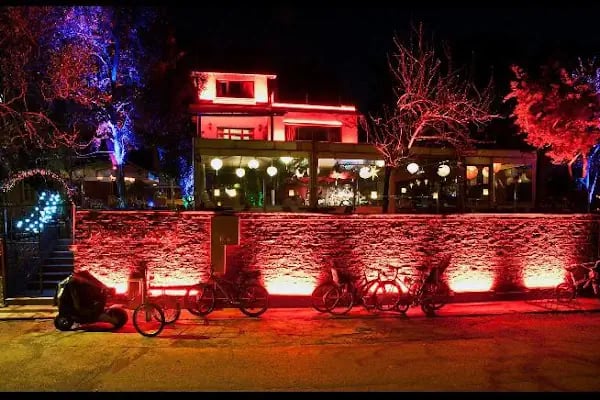 Tiara's Restaurant - Resim 3