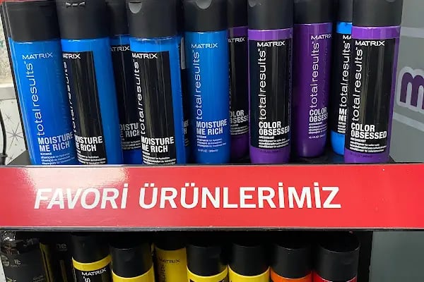 KUAFÖR NAZLI, 23 yıllık tecrübe heryıl yeni eğitimlere katılan bir salon - Resim 16