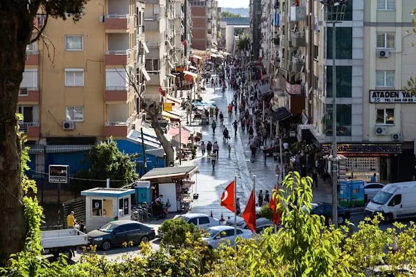 Bayraklı Sevgi Yolu - Resim 9