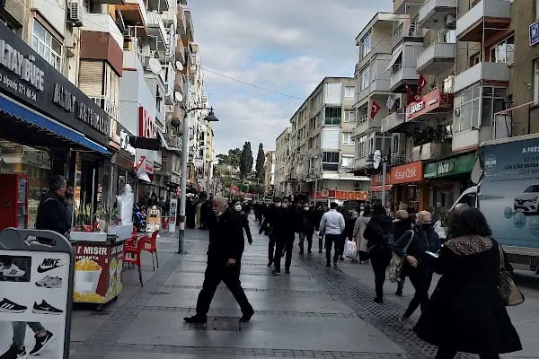 Bayraklı Sevgi Yolu - Resim 5