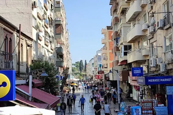 Bayraklı Sevgi Yolu - Resim 11