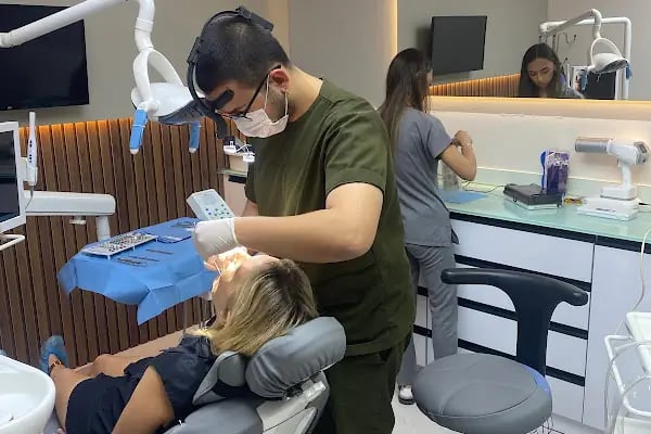İzmir Dent Özel Ağız ve Diş Sağlığı Polikliniği - Resim 14