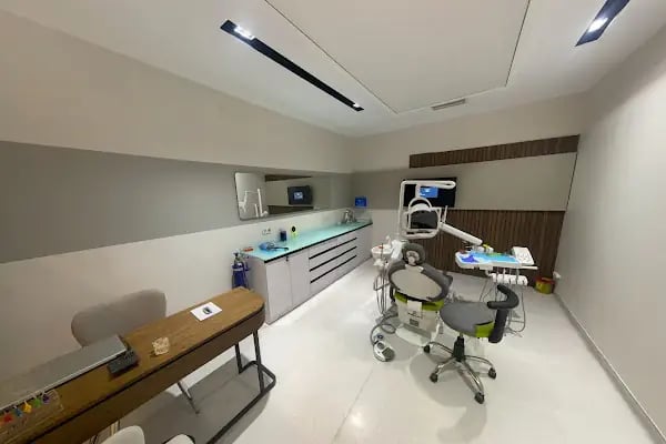 İzmir Dent Özel Ağız ve Diş Sağlığı Polikliniği - Resim 17