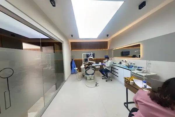 İzmir Dent Özel Ağız ve Diş Sağlığı Polikliniği - Resim 15