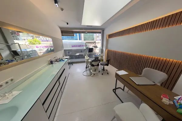İzmir Dent Özel Ağız ve Diş Sağlığı Polikliniği - Resim 20