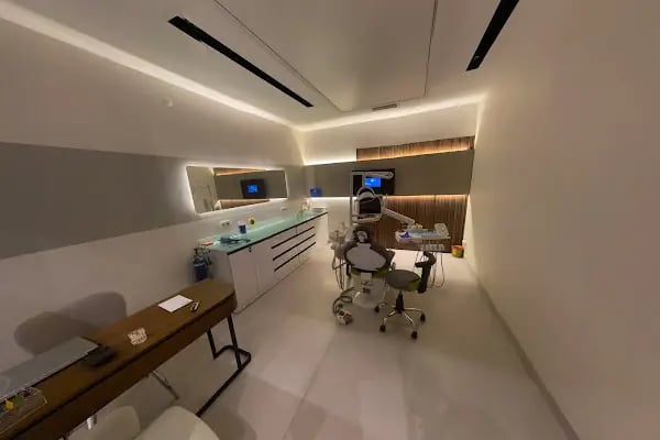 İzmir Dent Özel Ağız ve Diş Sağlığı Polikliniği - Resim 3