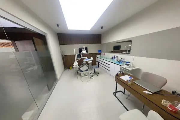 İzmir Dent Özel Ağız ve Diş Sağlığı Polikliniği - Resim 16