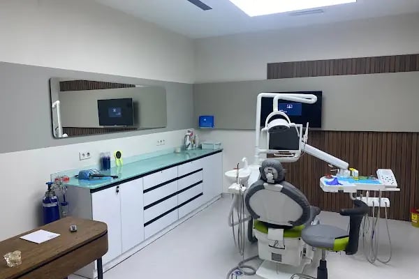 İzmir Dent Özel Ağız ve Diş Sağlığı Polikliniği - Resim 2