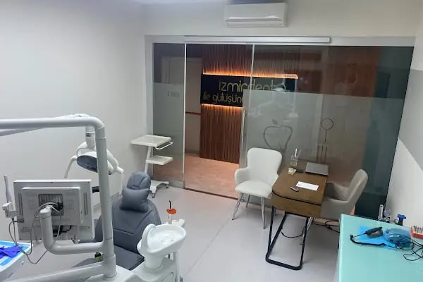 İzmir Dent Özel Ağız ve Diş Sağlığı Polikliniği - Resim 18