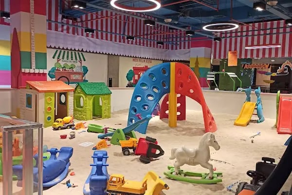 Novaland Outlet Alışveriş Merkezi - Resim 4
