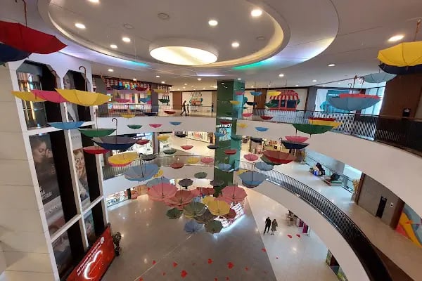 Novaland Outlet Alışveriş Merkezi - Resim 15