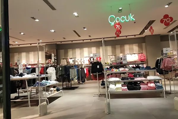 Novaland Outlet Alışveriş Merkezi - Resim 14