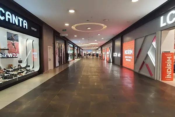 Novaland Outlet Alışveriş Merkezi - Resim 10