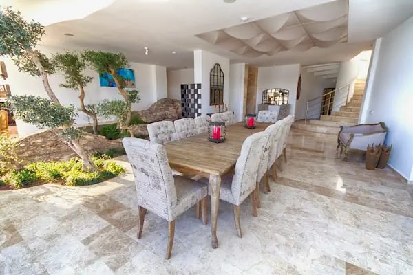 Urga Restaurant &amp; Beach - Resim 13