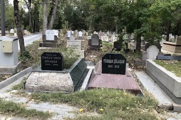 Cebeci Asri Mezarlığı - Resim 3