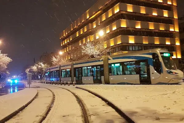 Türkiye İş Bankası Konya Şubesi - Resim 5