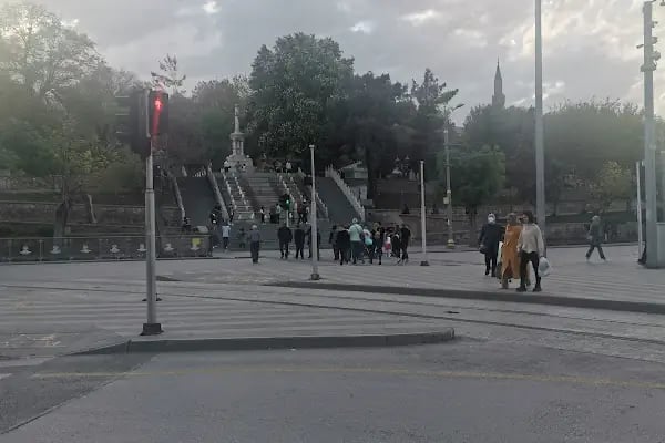 Türkiye İş Bankası Konya Şubesi - Resim 10
