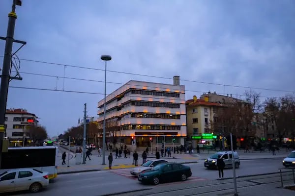Türkiye İş Bankası Konya Şubesi - Resim 6