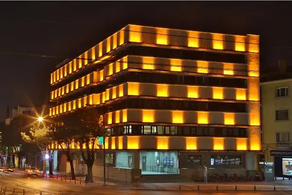 Türkiye İş Bankası Konya Şubesi - Resim 4