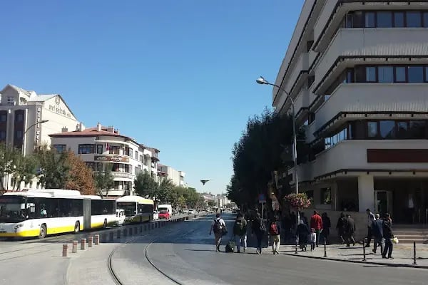 Türkiye İş Bankası Konya Şubesi - Resim 8
