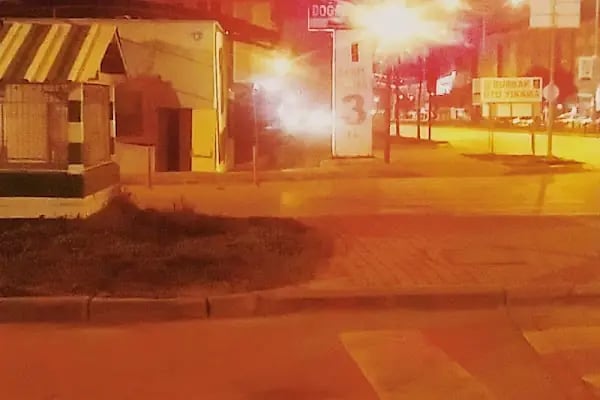 Burbak Kapalı Otopark - Resim 18