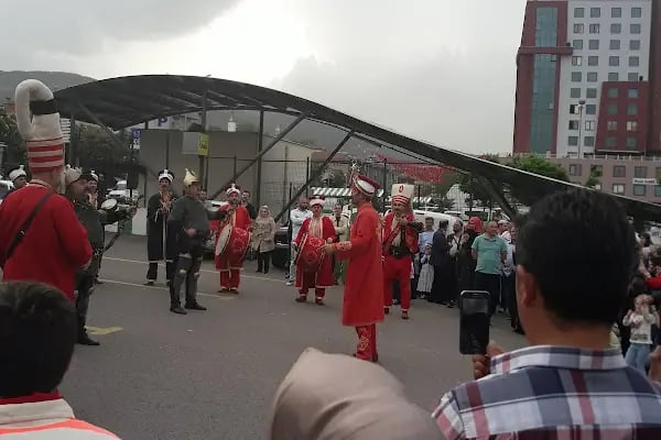 Burbak Kapalı Otopark - Resim 12