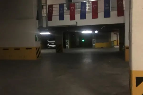 Burbak Kapalı Otopark - Resim 14