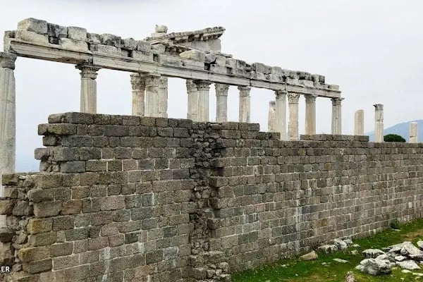 Traianus Tapınağı - Resim 18