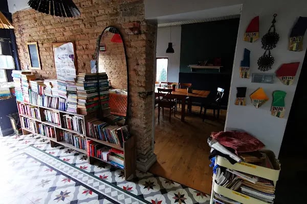 Divan Kitap Kafe - Resim 11