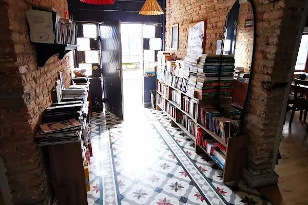 Divan Kitap Kafe - Resim 16