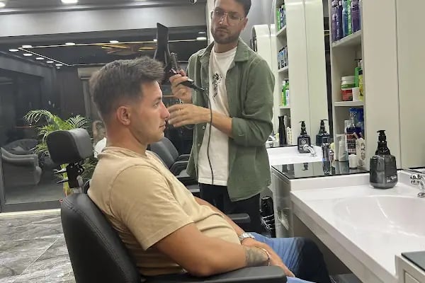 By Hüseyin Kesici barber shop - Resim 10