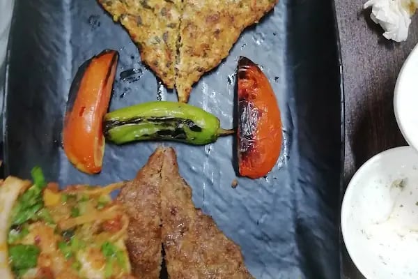 ADANALI İRFAN USTA KEBAB VE PİDE - Resim 6