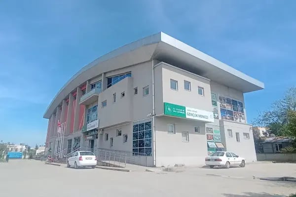 Ceyhan gençlik merkezi - Resim 1