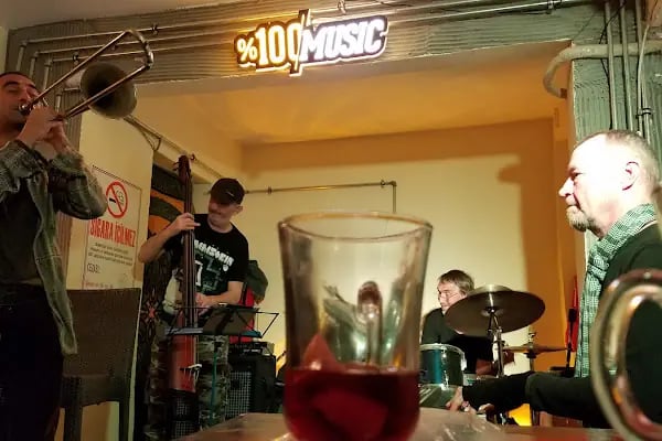 Elefante Pub - Resim 11