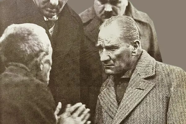 Foto Yasemin Gamze Acele Vesikalık ve Biyometrik - Cübbeli Avukat Çekimleri - Resim 5