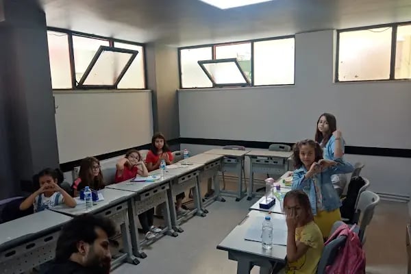 Özel Paşaköşkü Amerikanca Kültür Yabancı Dil Kursu - Resim 3