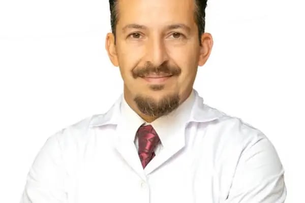 Op. Dr. Özüm Cem Aslan, Ortopedi Ve Travmatoloji - Resim 1