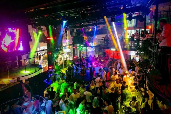 Sisters' Alanya (The Street Pub) - Resim 1