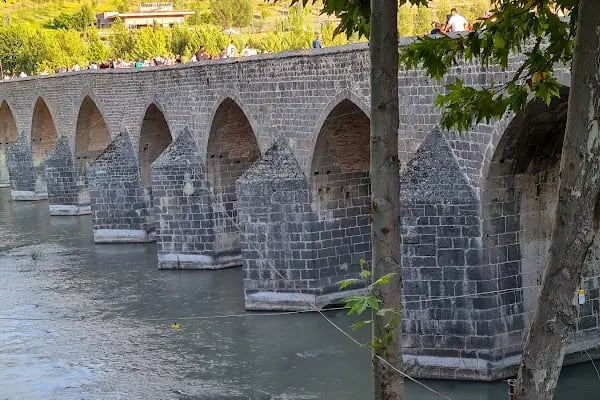 On Gözlü Köprü - Resim 7