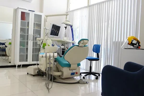 Özel BİLİR Diş Polikliniği - Resim 1