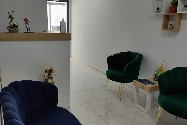 Diş Hekimi Ümmü Topal - Resim 3