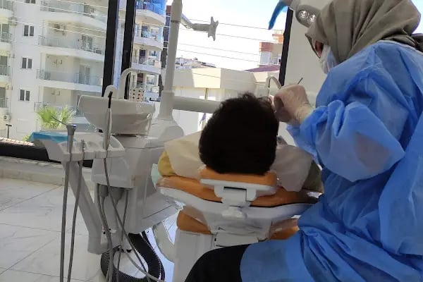 Diş Hekimi Ümmü Topal - Resim 5