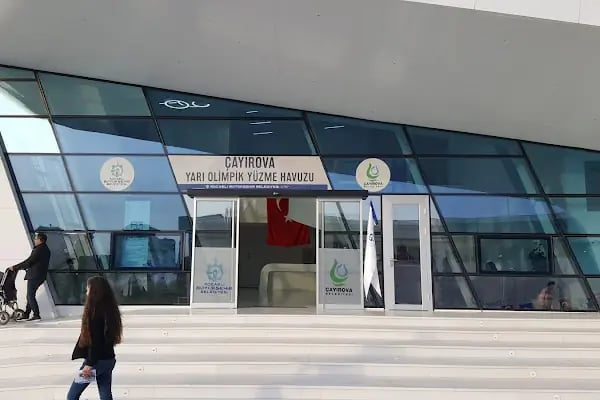Çayırova Belediyesi Yarı Olimpik Yüzme Havuzu - Resim 5