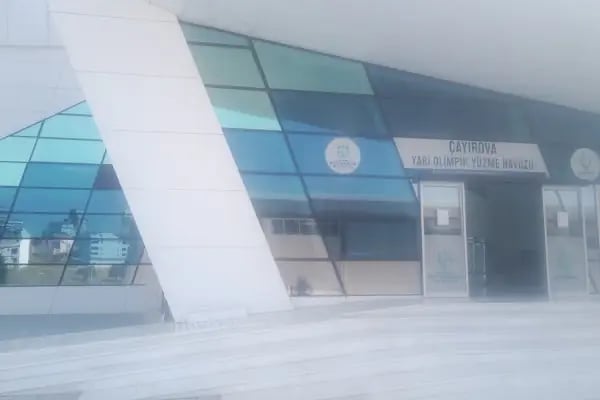 Çayırova Belediyesi Yarı Olimpik Yüzme Havuzu - Resim 14