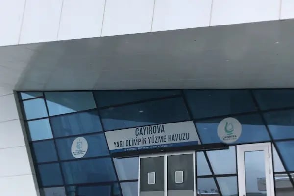 Çayırova Belediyesi Yarı Olimpik Yüzme Havuzu - Resim 13