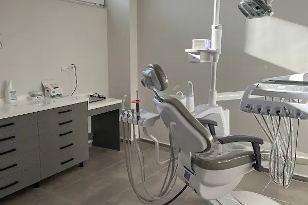 Kuzey Ege Ağız ve Diş Sağlığı Polikliniği / Gömeç Diş Hekimi - Resim 2